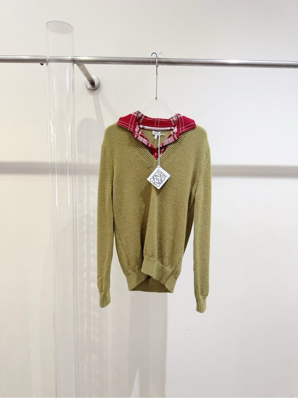 🚩steal Loewe Olive V-Neck Sweater with Red Plaid Collar